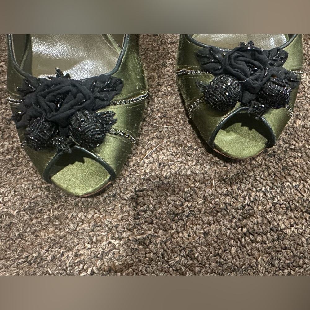 Valentino Garavani Green Studded Shoes Heels Sz 38 Made in Italy! - Picture 7 of 7